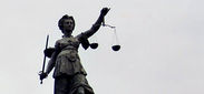 Schoenemann justitia beschnitten