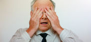 schneider-ammann-haelt-augen-zu