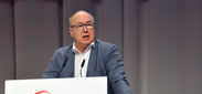 Pierre-Yves Maillard am Redepult